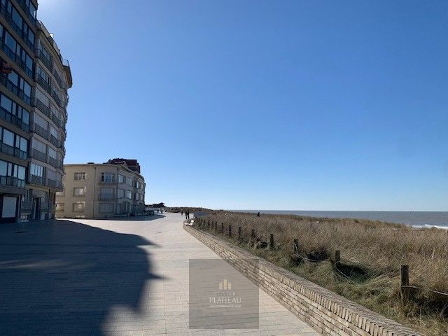 Te renoveren appartement met één slaapkamer op 20m van zee te Westende. foto 3