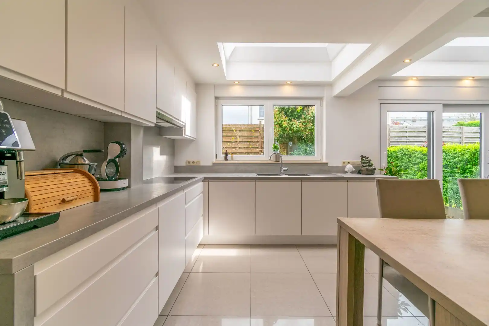 Een instapklare 3 gevelwoning met garage! foto 4