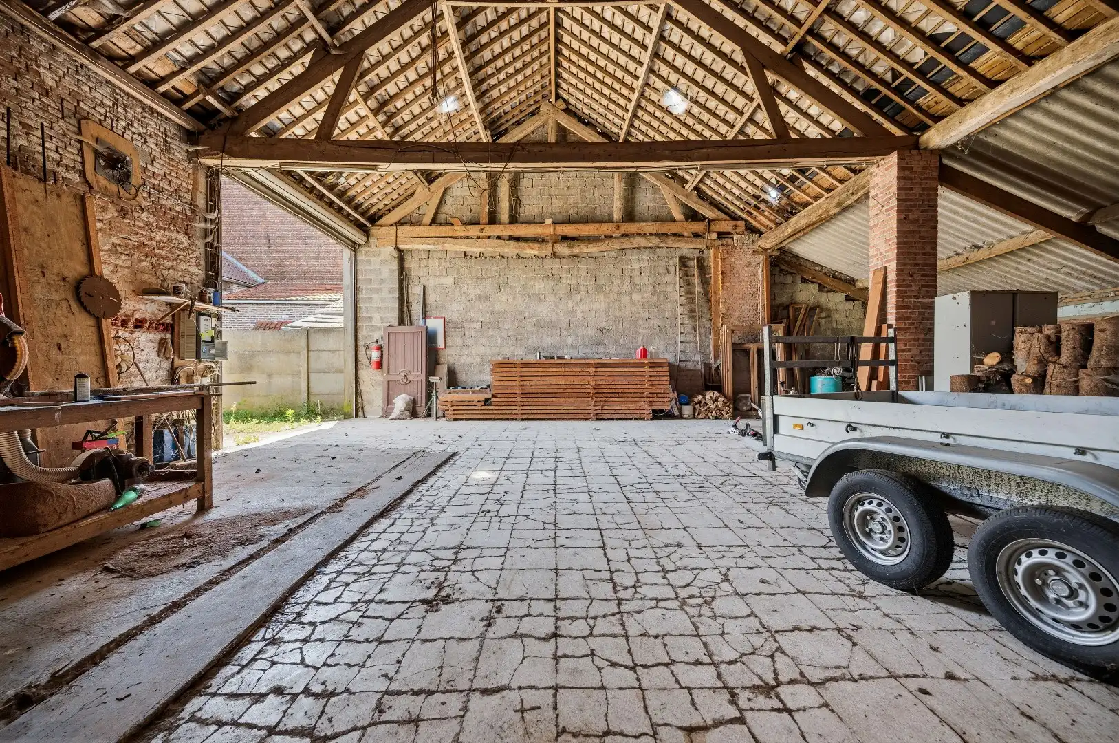 Loods met garage en tuin op ruim perceel van 827 m² foto 8