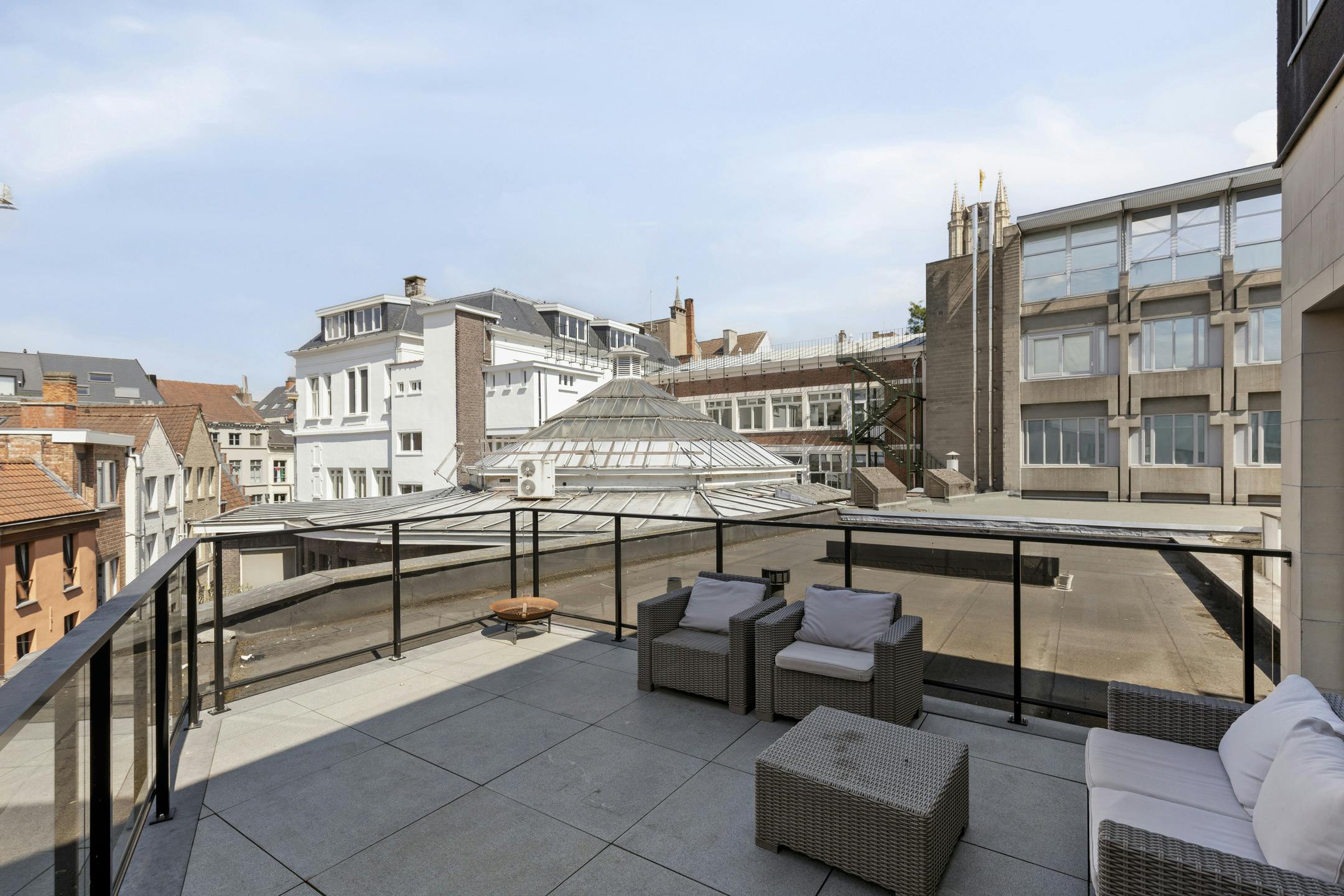 Moderne stadswoning met 2 slaapkamers in hartje Gent te koop foto 2