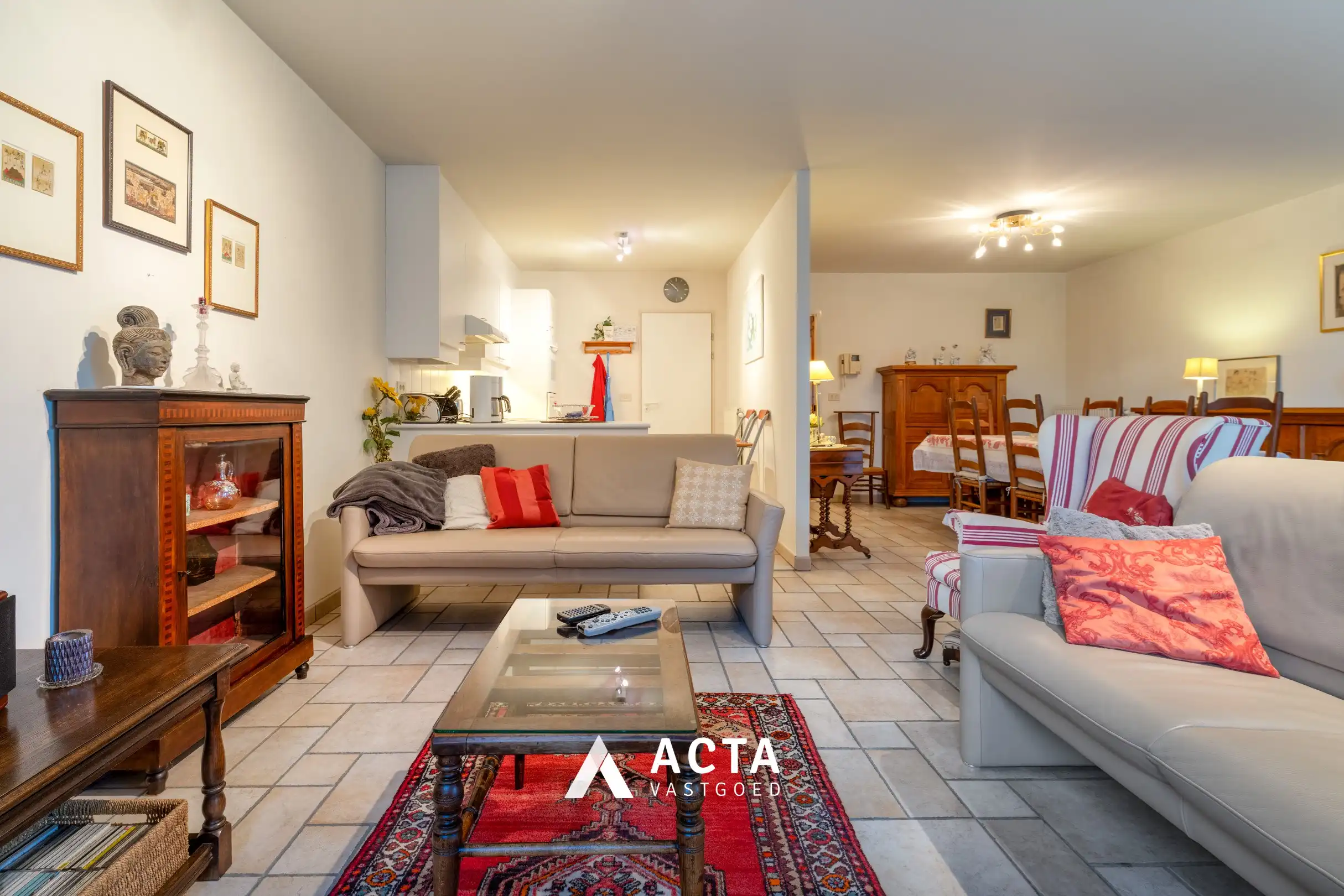 Ruim hoekappartement met twee slaapkamers in Mariakerke foto 5