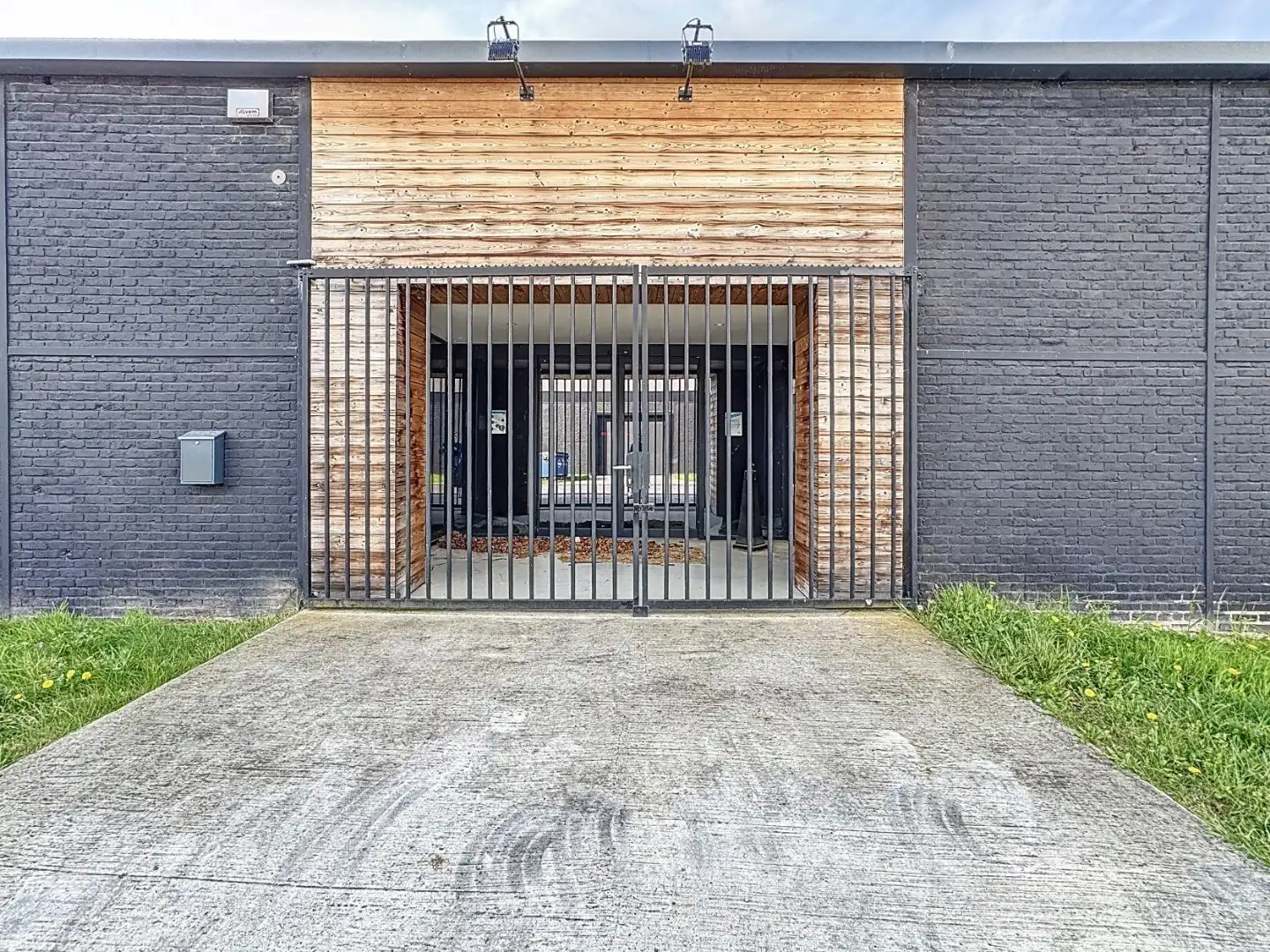 Compartimenteerbare loods van 2.300m² op 56 are! foto 4