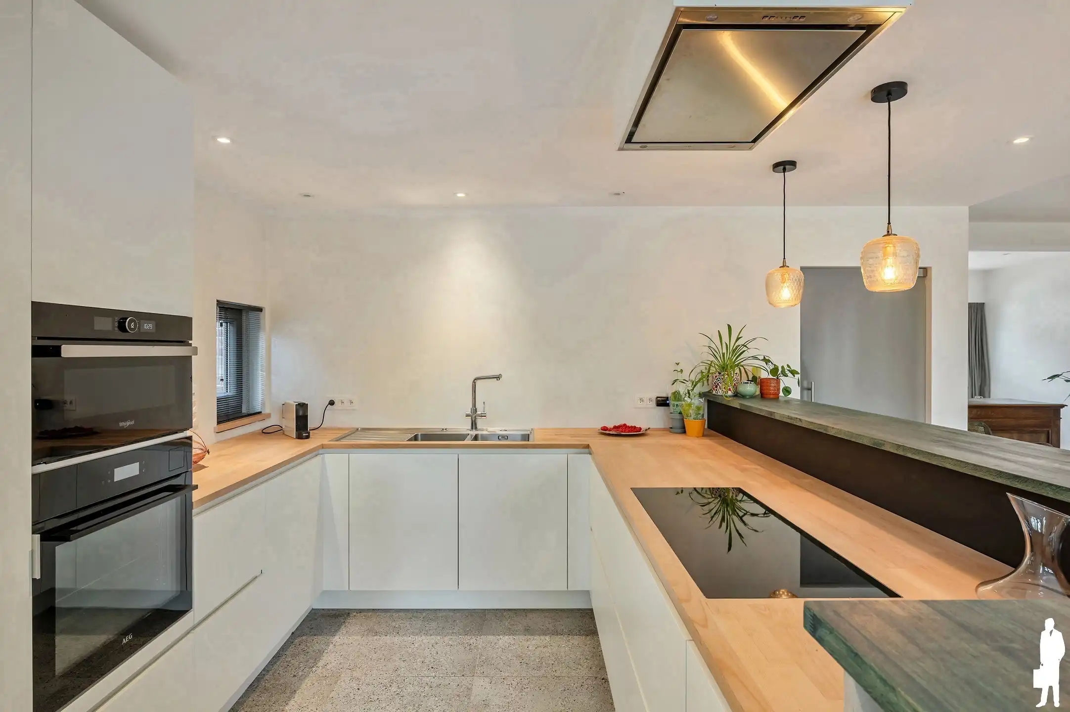 Instapklare en ruime halfopen woning in Maria-ter-Heide! foto 3