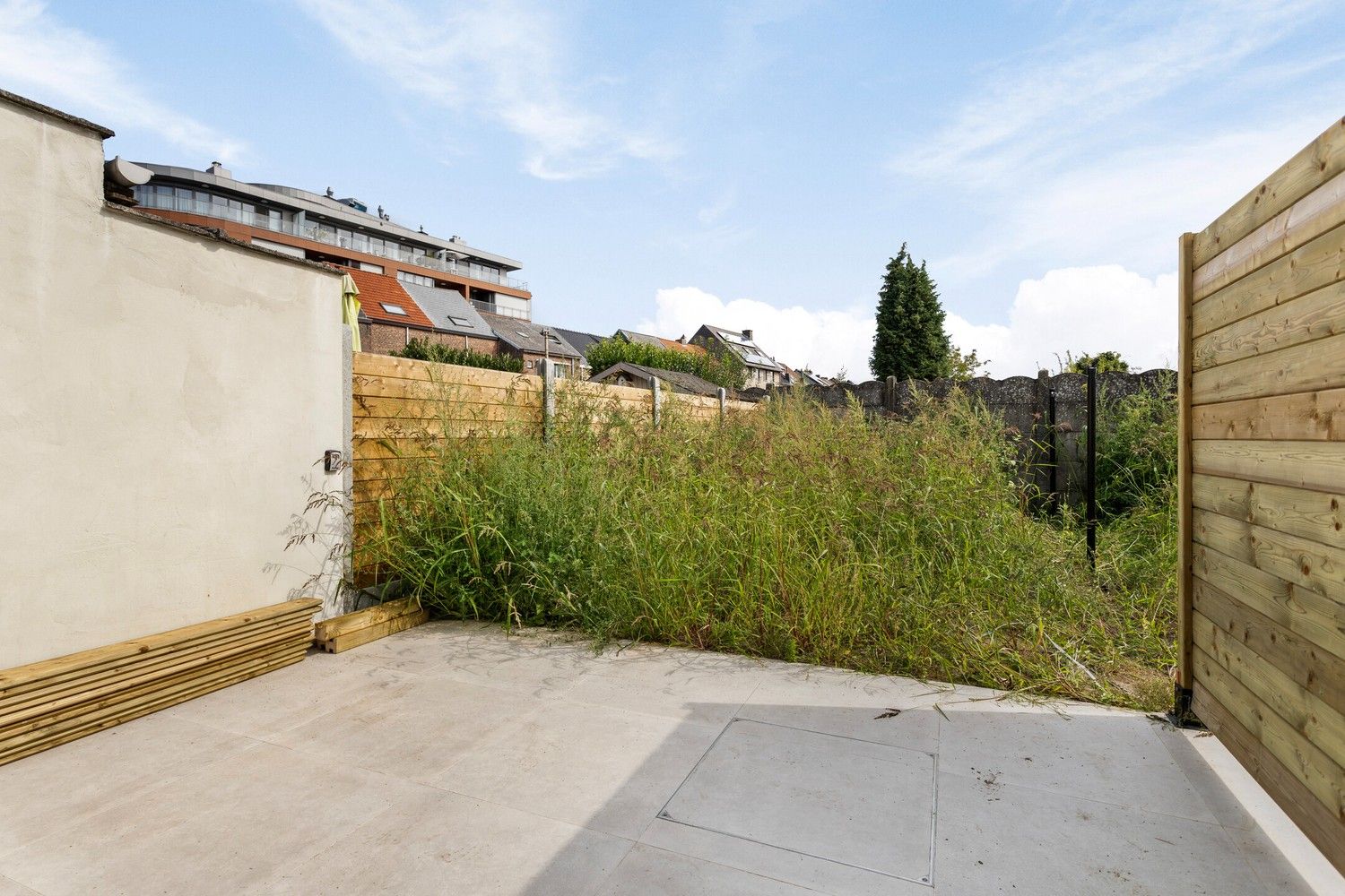 Gerenoveerde woning met 4 slaapkamers en tuin. foto 24