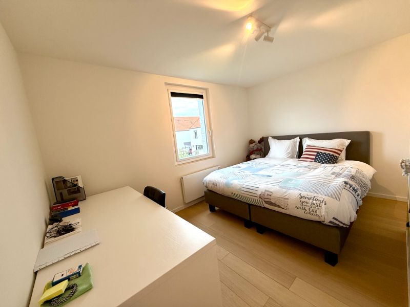 Recente, instapklare woning met 4 slaapkamers en garage foto 11