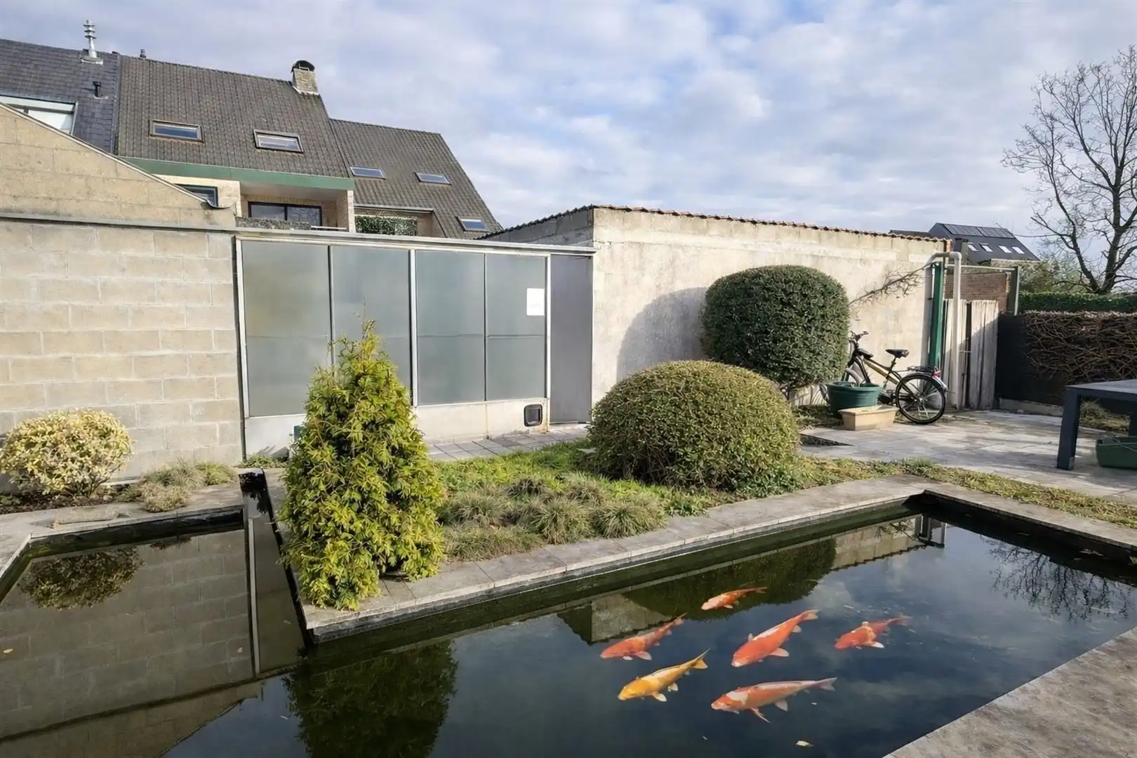 Lichtrijke polyvalente handelsruimte met tuin en terras foto 17