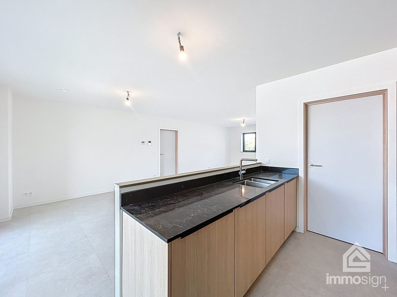 Instapklaar nieuwbouw appartement met 3 slaapkamers, 2 parkeerplaatsen, terras en kelderberging te Kinrooi foto 4