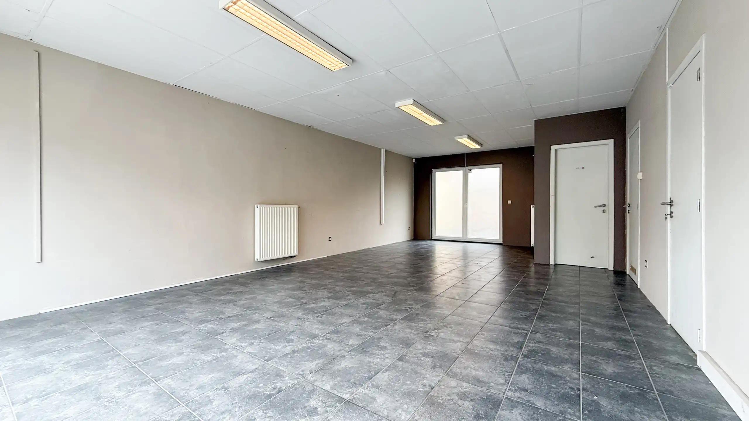 Handelsruimte gelegen aan de Guido Gezellelaan 122 te Heusden. foto 4