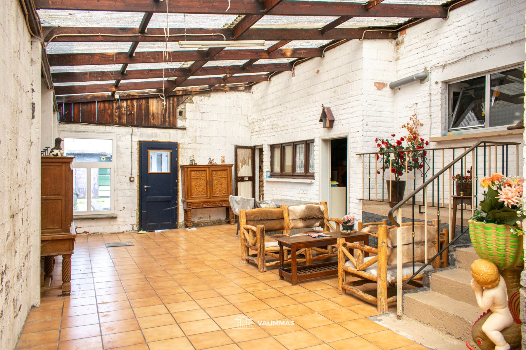 Ruime woning mt bijgebouwen & atelier (achteraan bereikbaar) foto 6