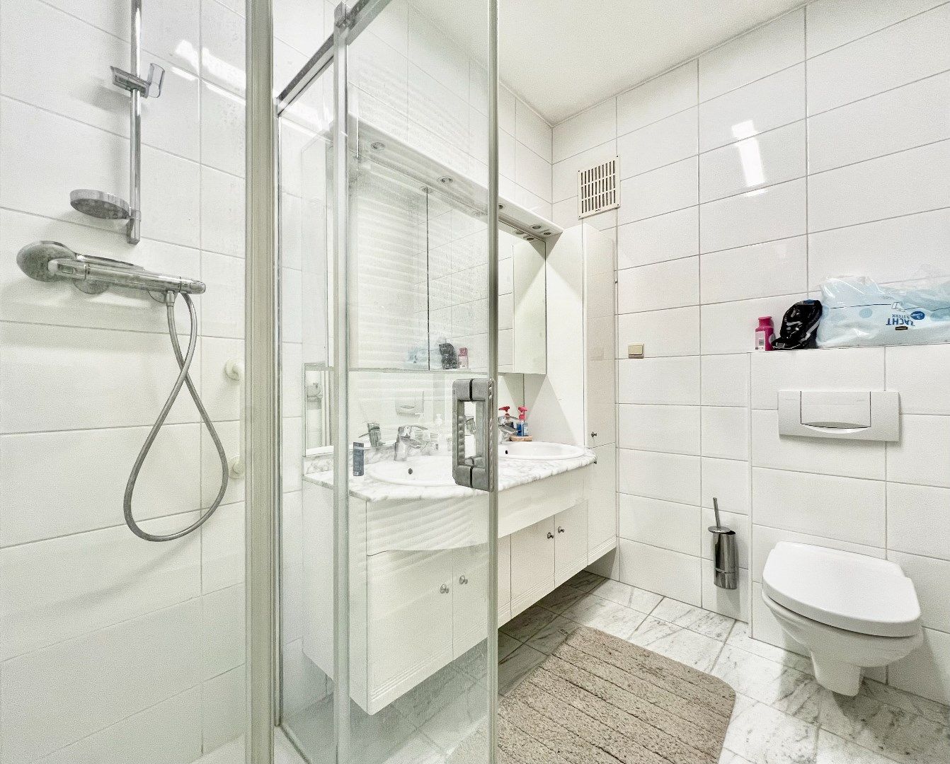 Instapklaar appartement met drie slaapkamers foto 19