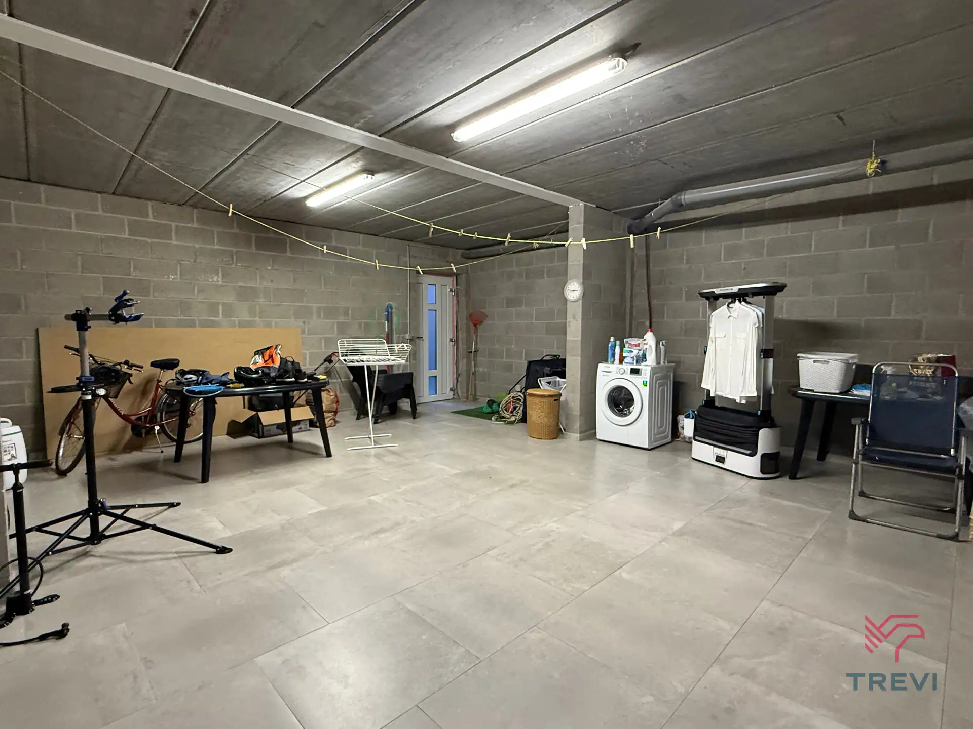 3-gevels huis met 4 slaapkamers en een tuin foto 19