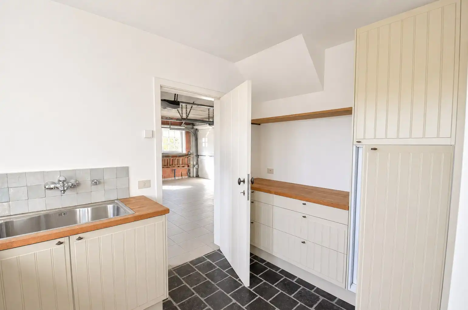 Tijdloze villa met uitzonderlijke vergezichten op een residentiële locatie. foto 8