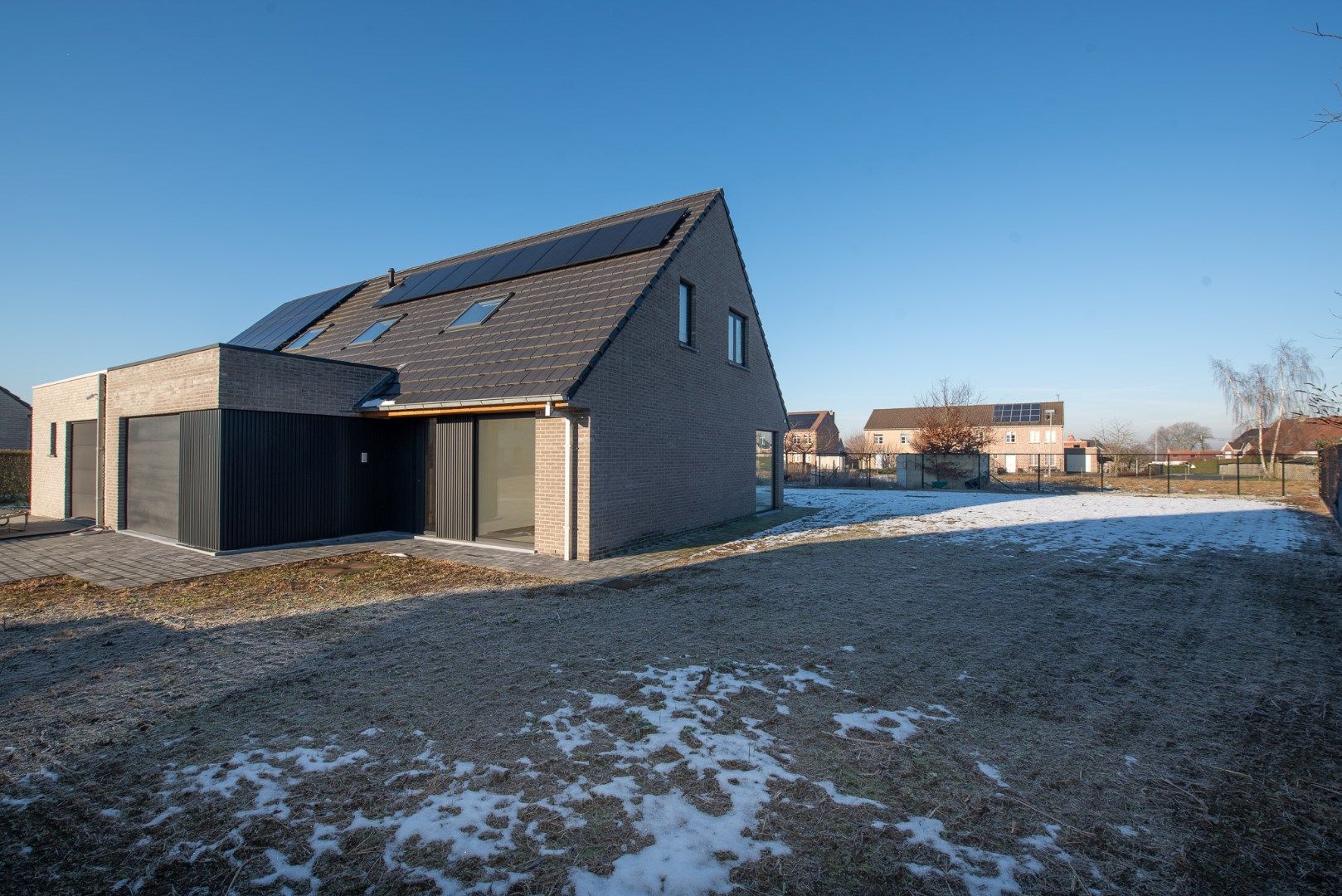 Knappe NIEUWBOUW woning met 3 slaapkamers en leuke tuin op topligging te koop te Olsene!  foto 2