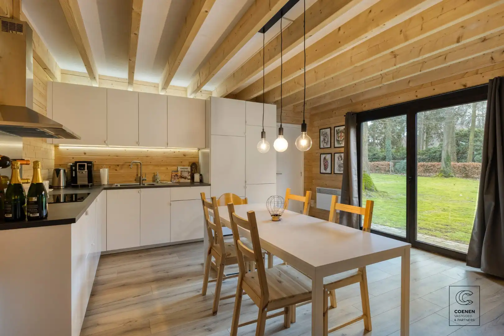 Lichtrijke en ruime villa van 338 m² met ingebouwd zwembad en tal van mogelijkheden voor co-housing of kangoeroewonen! foto 21