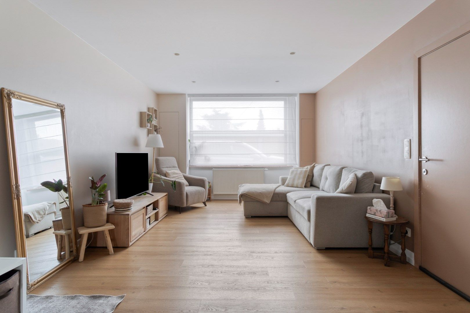 Prachtige instapklare woning met 3 slaapkamers en grote tuin! foto 3