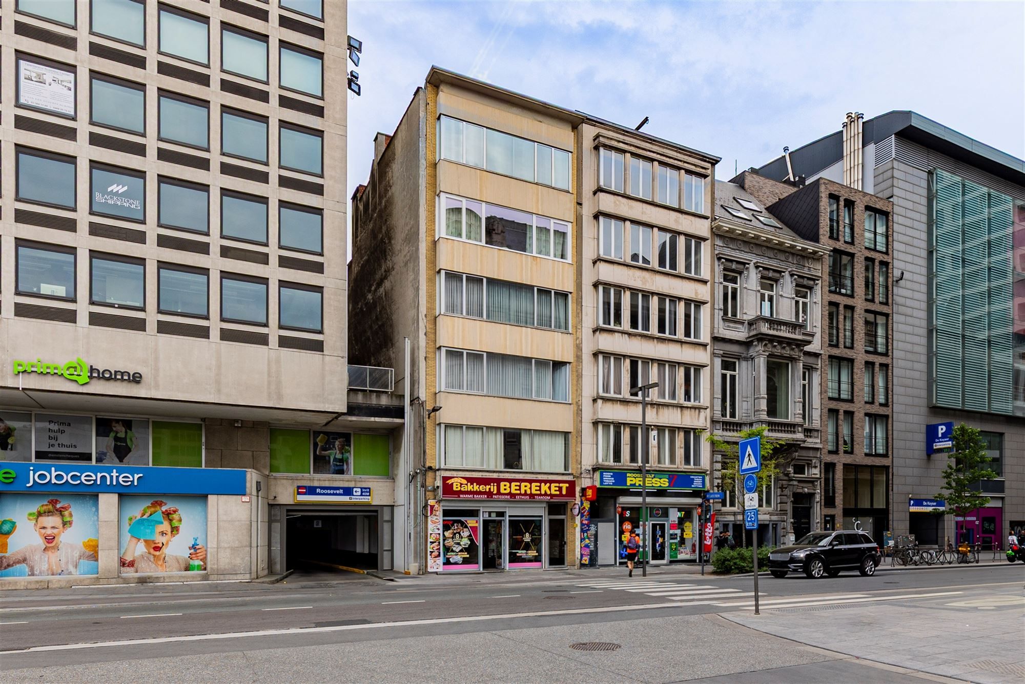Zeer licht 3 slaapkamer appartement aan Rooseveltplaats en Opera foto {{pictureIndex}}