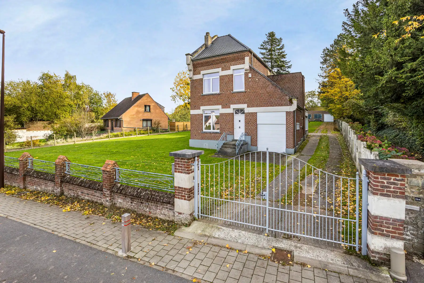 Karaktervolle herenwoning MET RUIM ATELIER en prachtige tuin foto 3