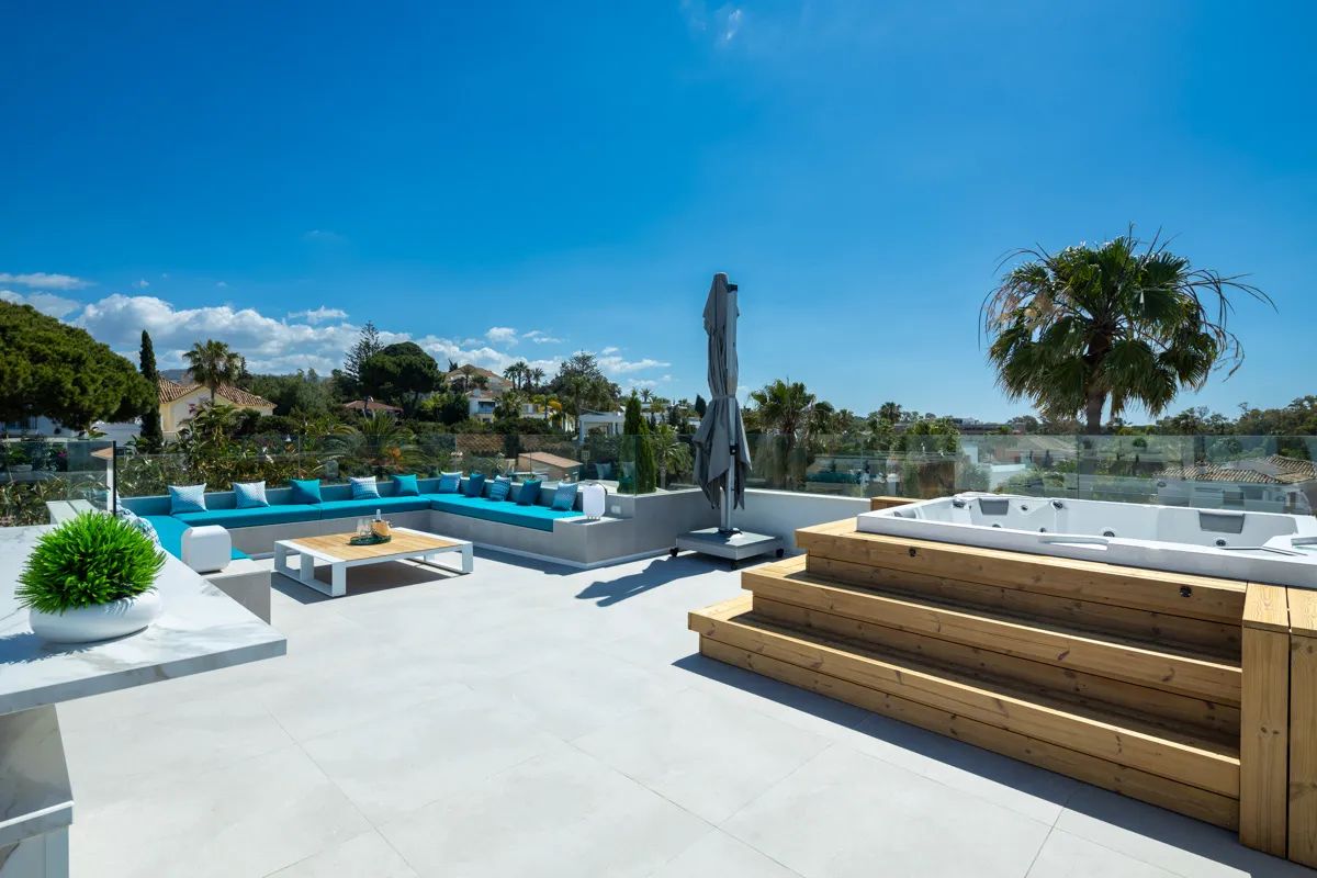 Exclusieve Award-winnende villa in Marbesa: luxe wonen op slechts stappen van het strand! foto 5