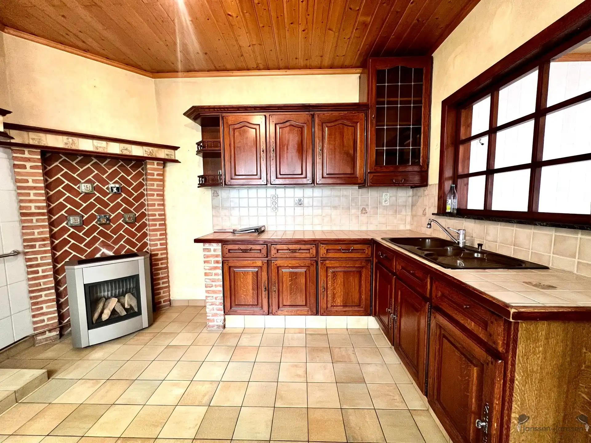 Charmante woning met garage foto 5