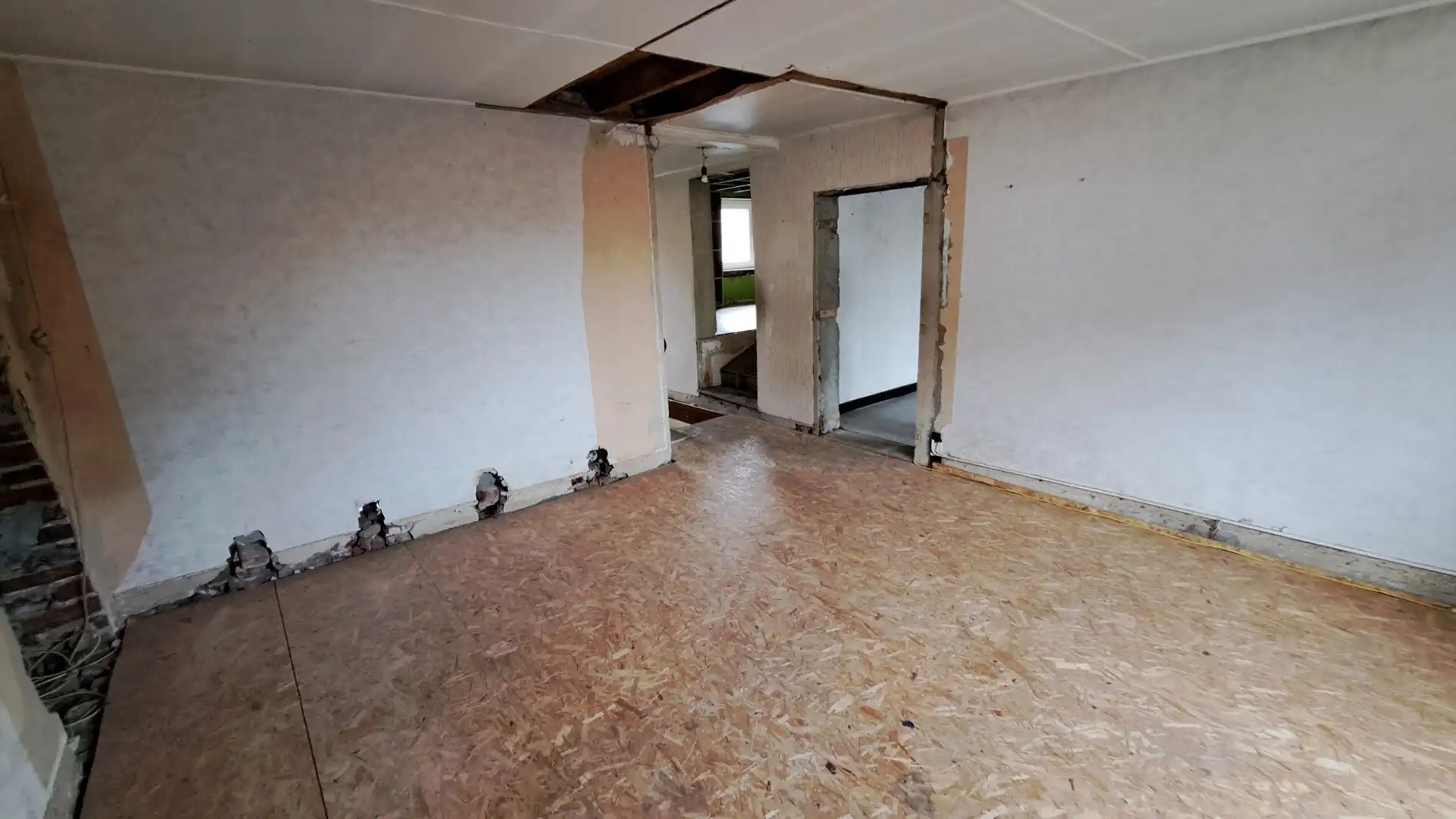 Gezinswoning met 4 slaapkamers, garage en grote tuin. foto 17