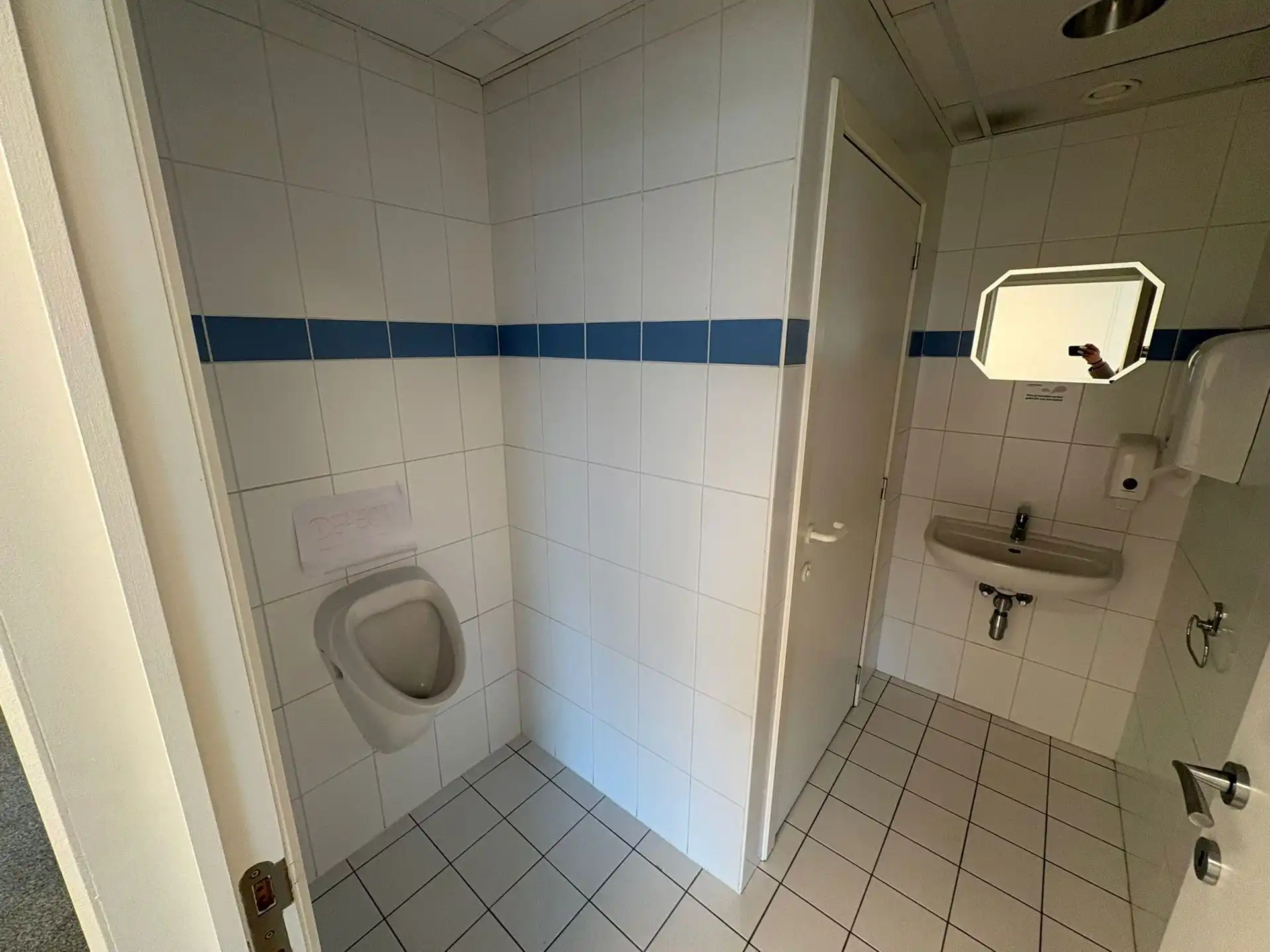 Kantoor van 280 m² te huur in Wommelgem.  foto 9