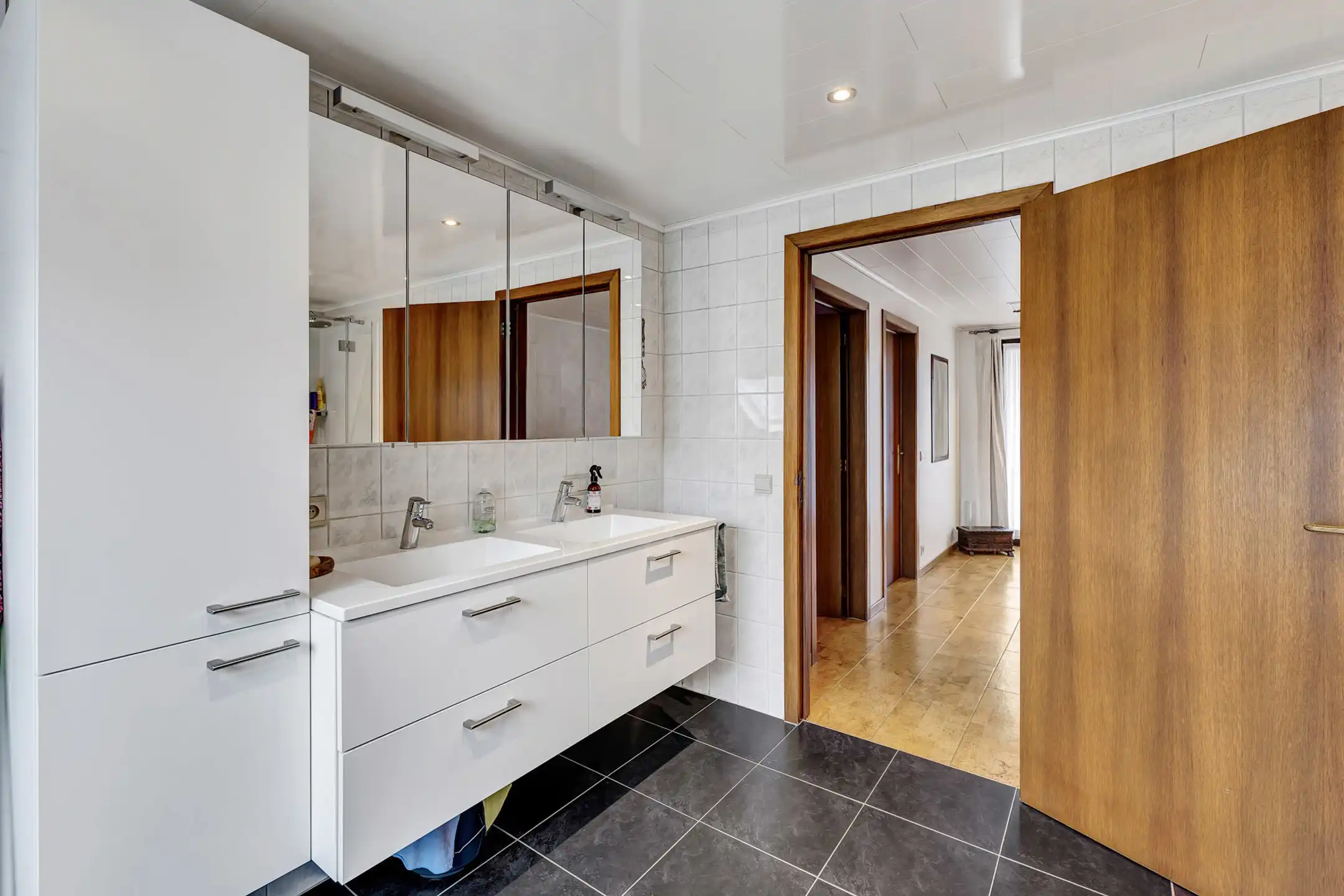 Instapklare HOB met 3 slaapkamers, garage en zonnige tuin foto 12