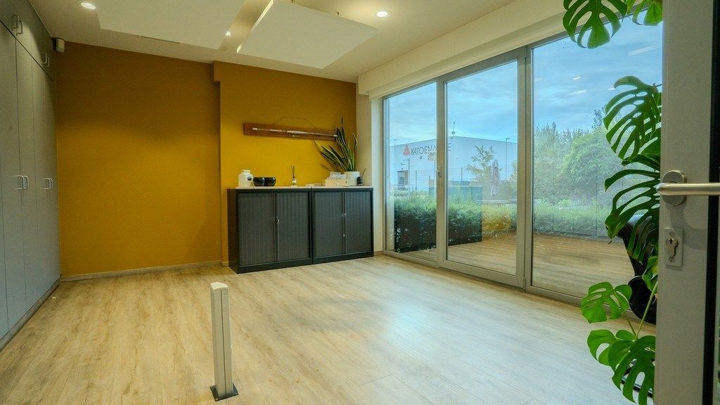 Magazijn met kantoren te huur langs E34 in Beveren foto 14