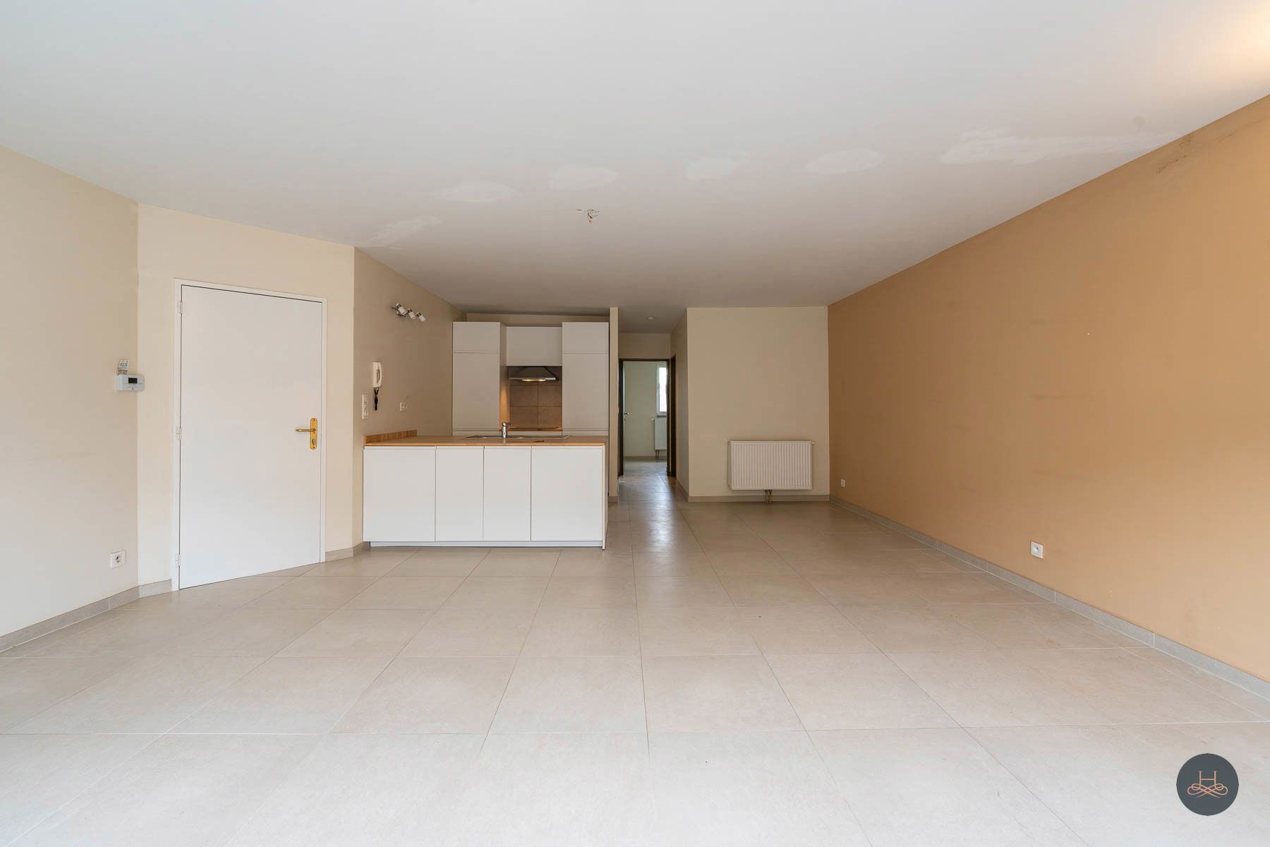 Vernieuwd 2 slaapkamer appartement met topligging foto 6