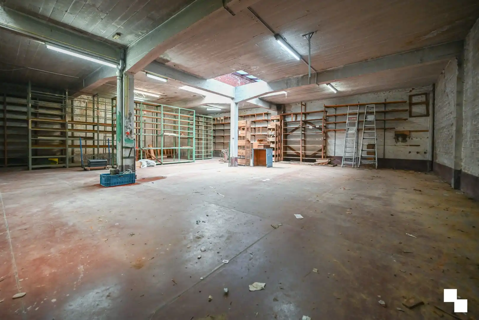 Handelspand met opslagruimte en kelder op toplocatie te Kortrijk foto 21