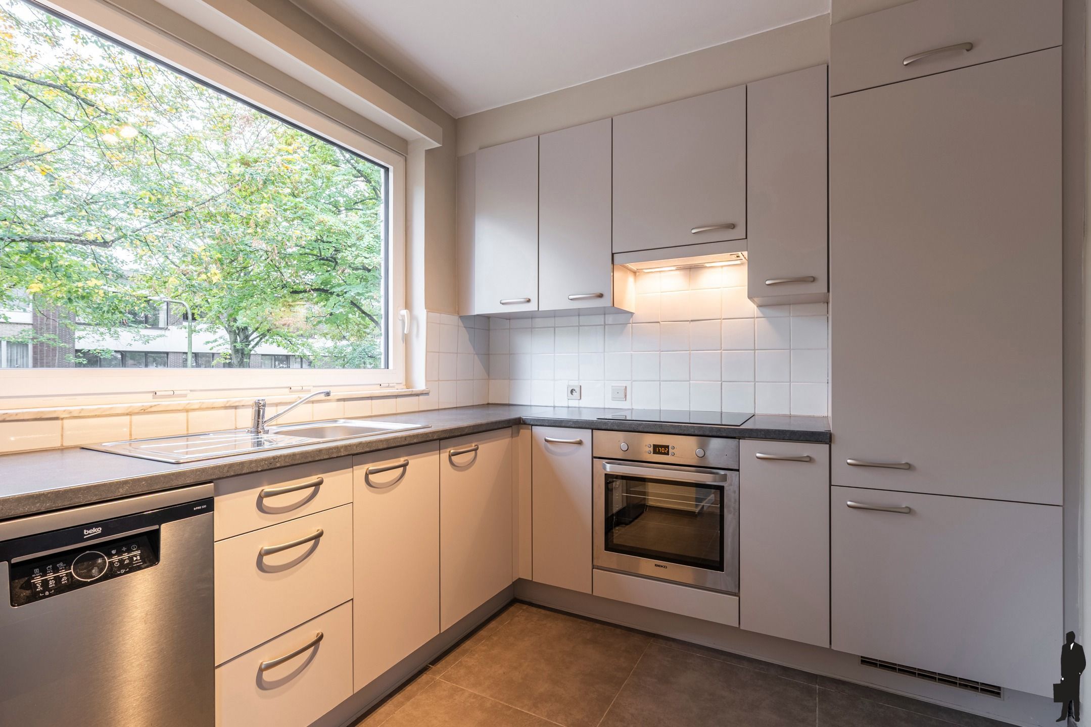 Instapklaar driekamerappartement met terras en goede ligging foto 8