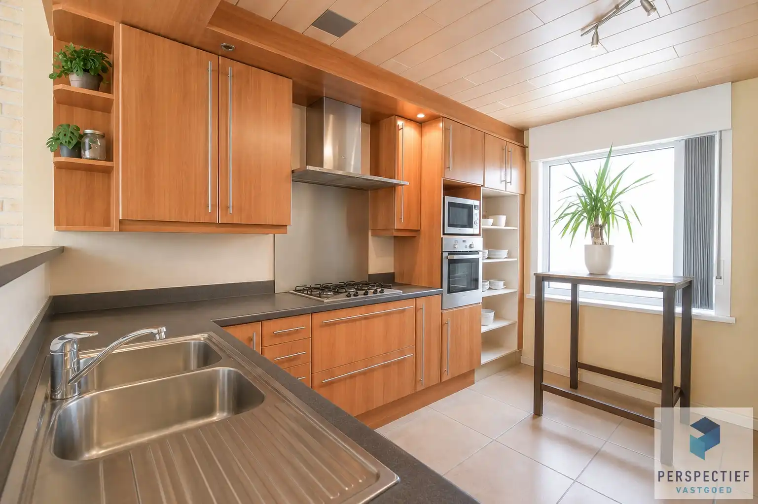 Mooie ruime instapklare woning met grote stadskoer foto 7