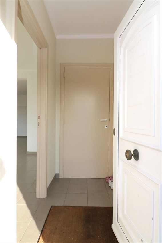 Woning met 2 slpk, terras, autostaanplaats onder de carport foto 31