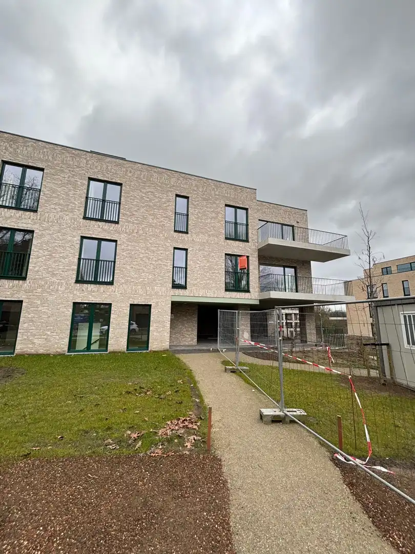 Eerste bewoning: Stijlvol en zorgeloos huren in het hart van Koningslo foto {{pictureIndex}}