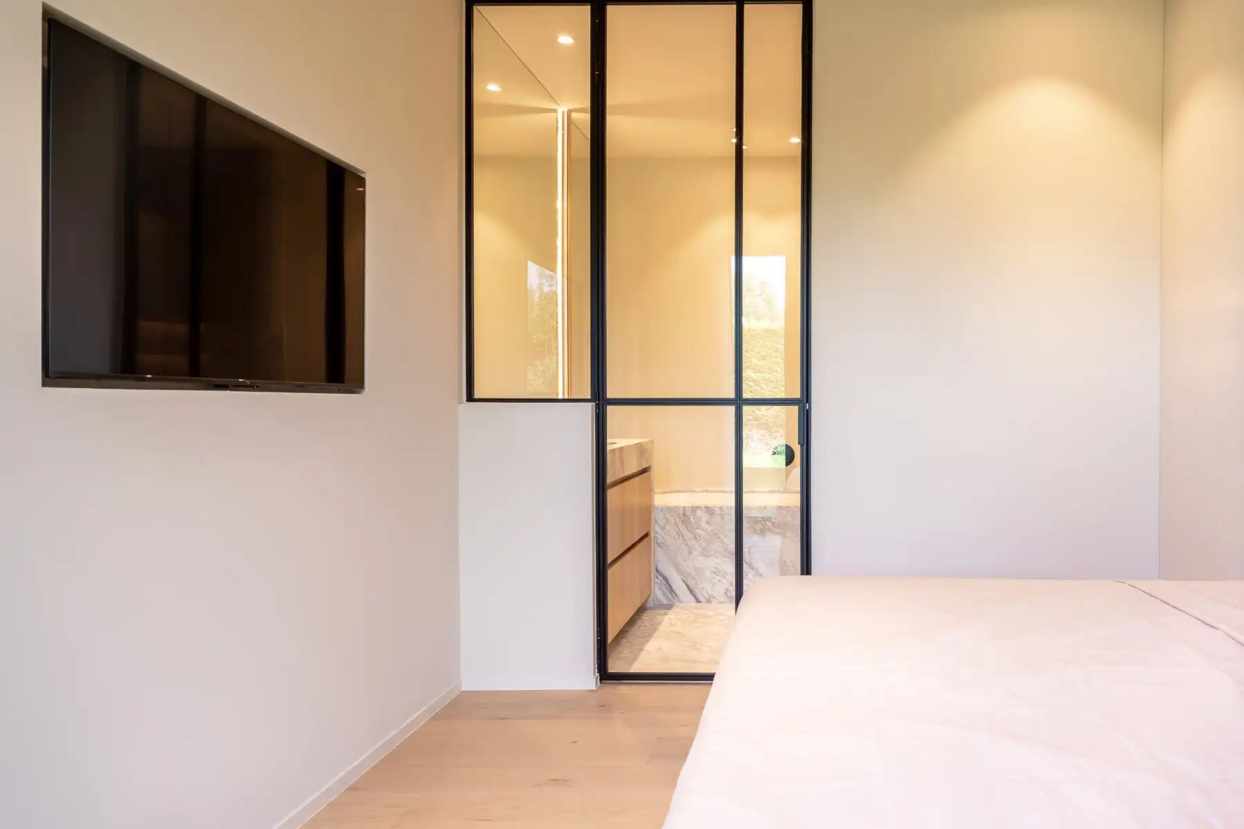 Smaakvol gerenoveerde alleenstaande woning foto 19