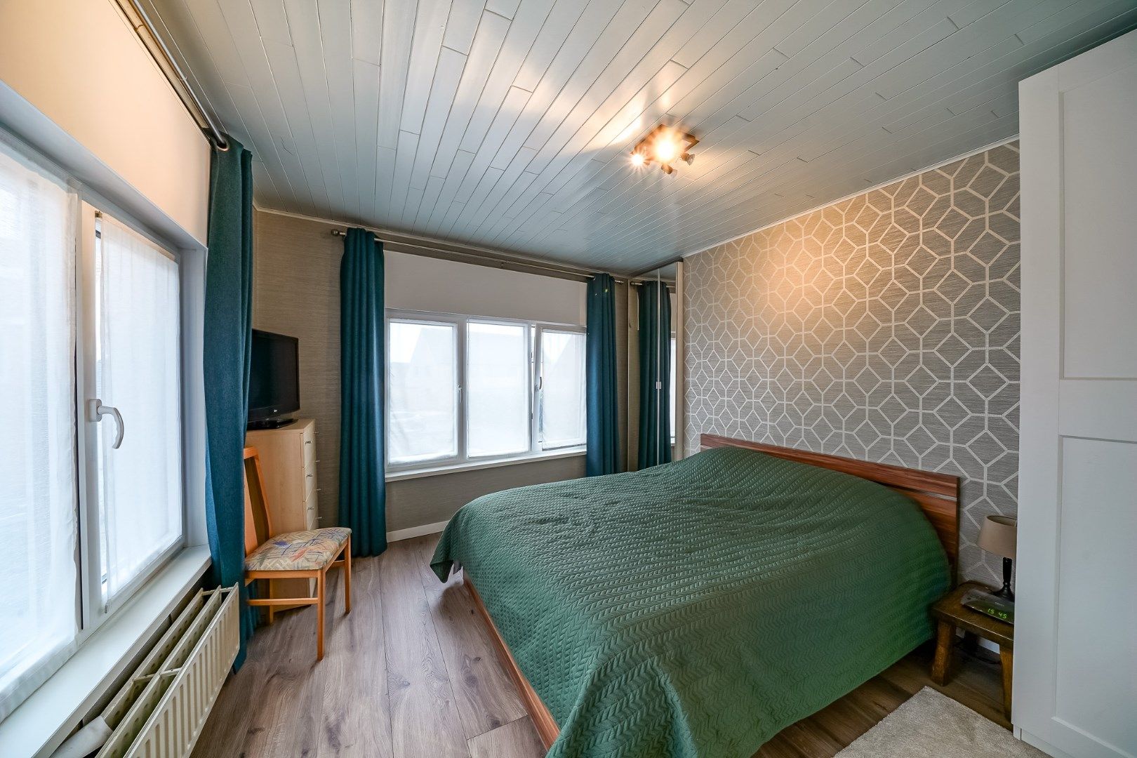 Gezinswoning met diepe tuin en uitweg achteraan foto 14