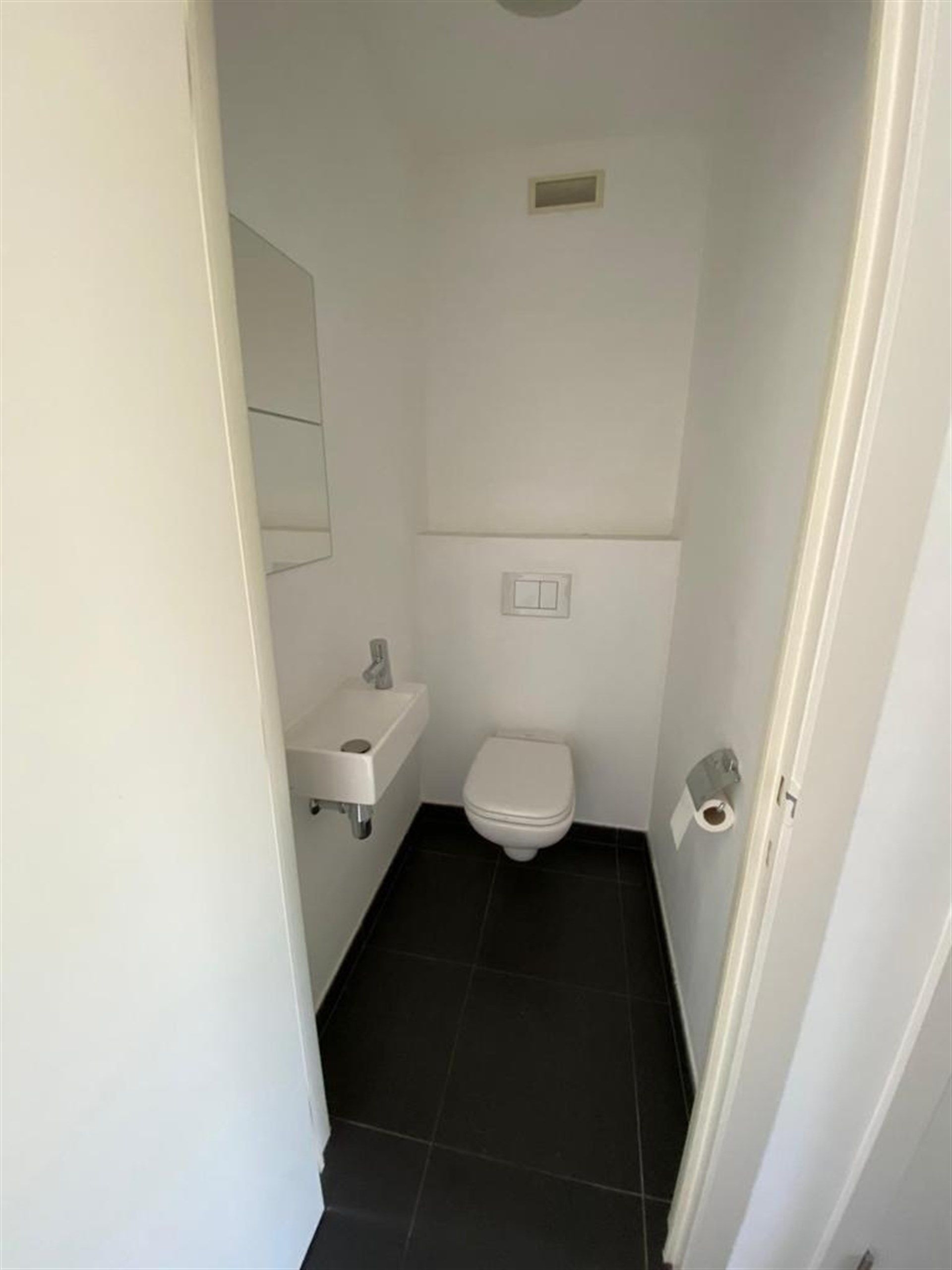 Gunstig gelegen duplex appartement met carport. foto 8