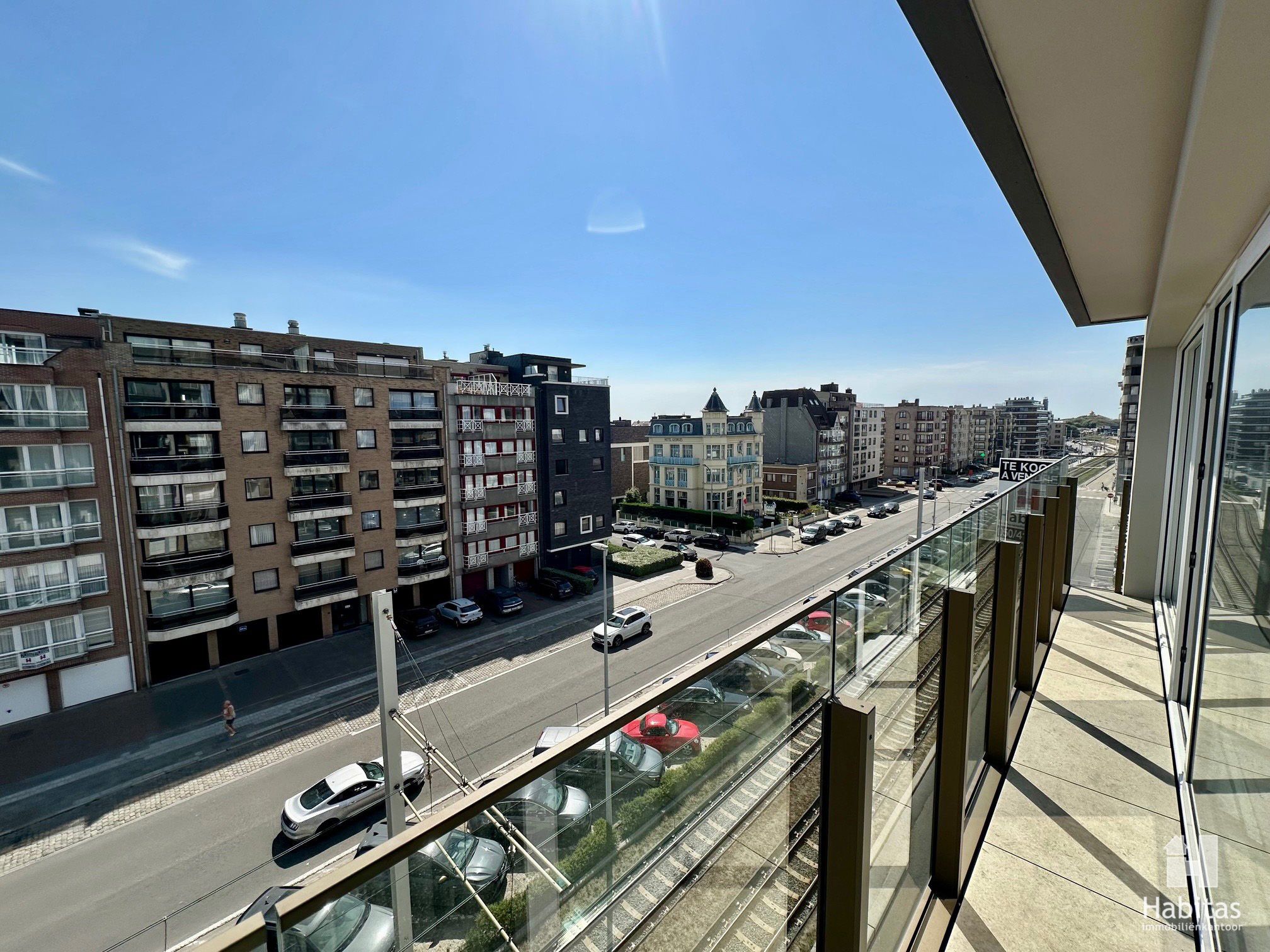 Zeer ruim en zonnig hoekappartement met open zicht. foto 11
