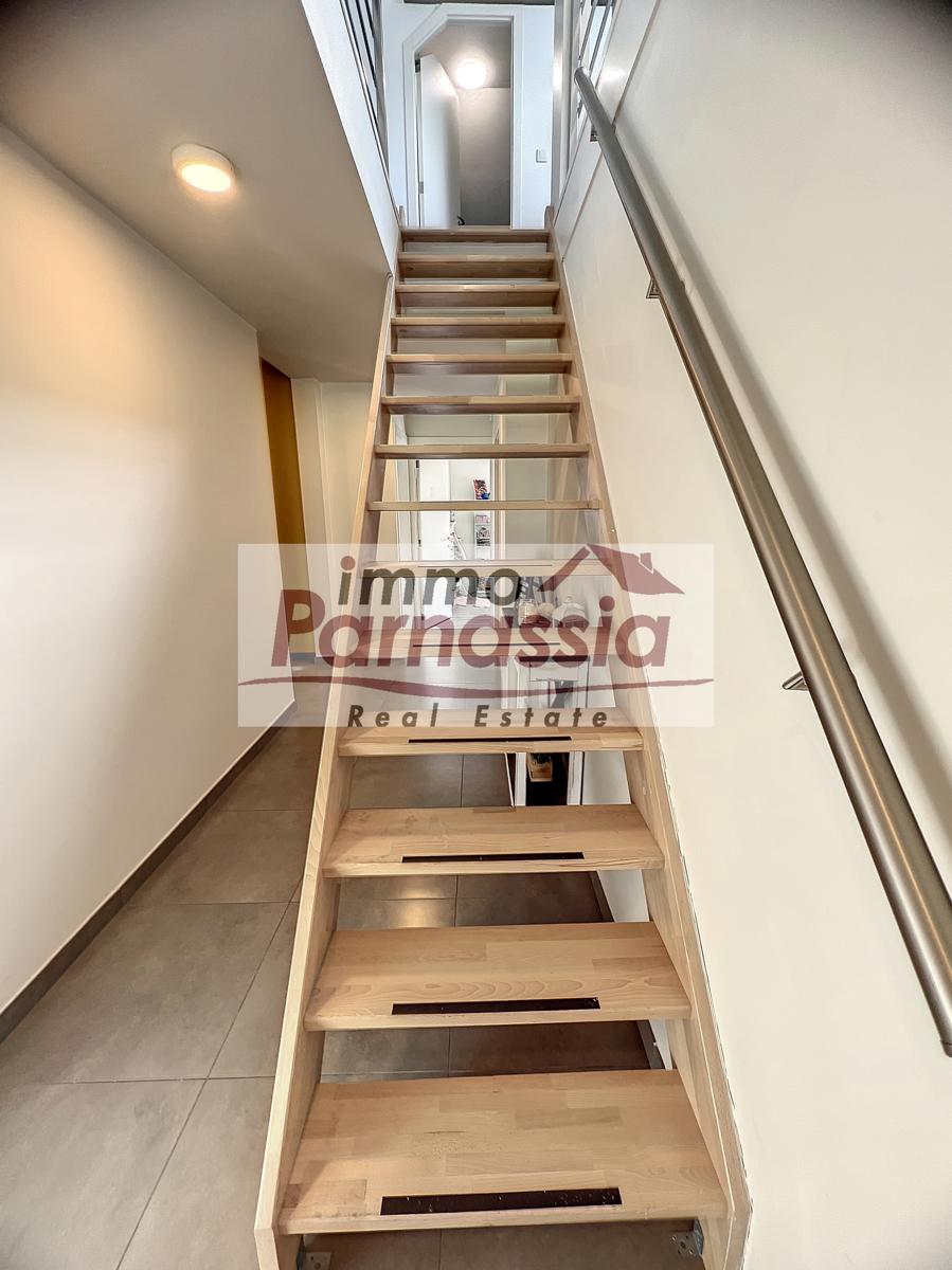 Volledig gerenoveerde villa in een residentiële wijk foto 12