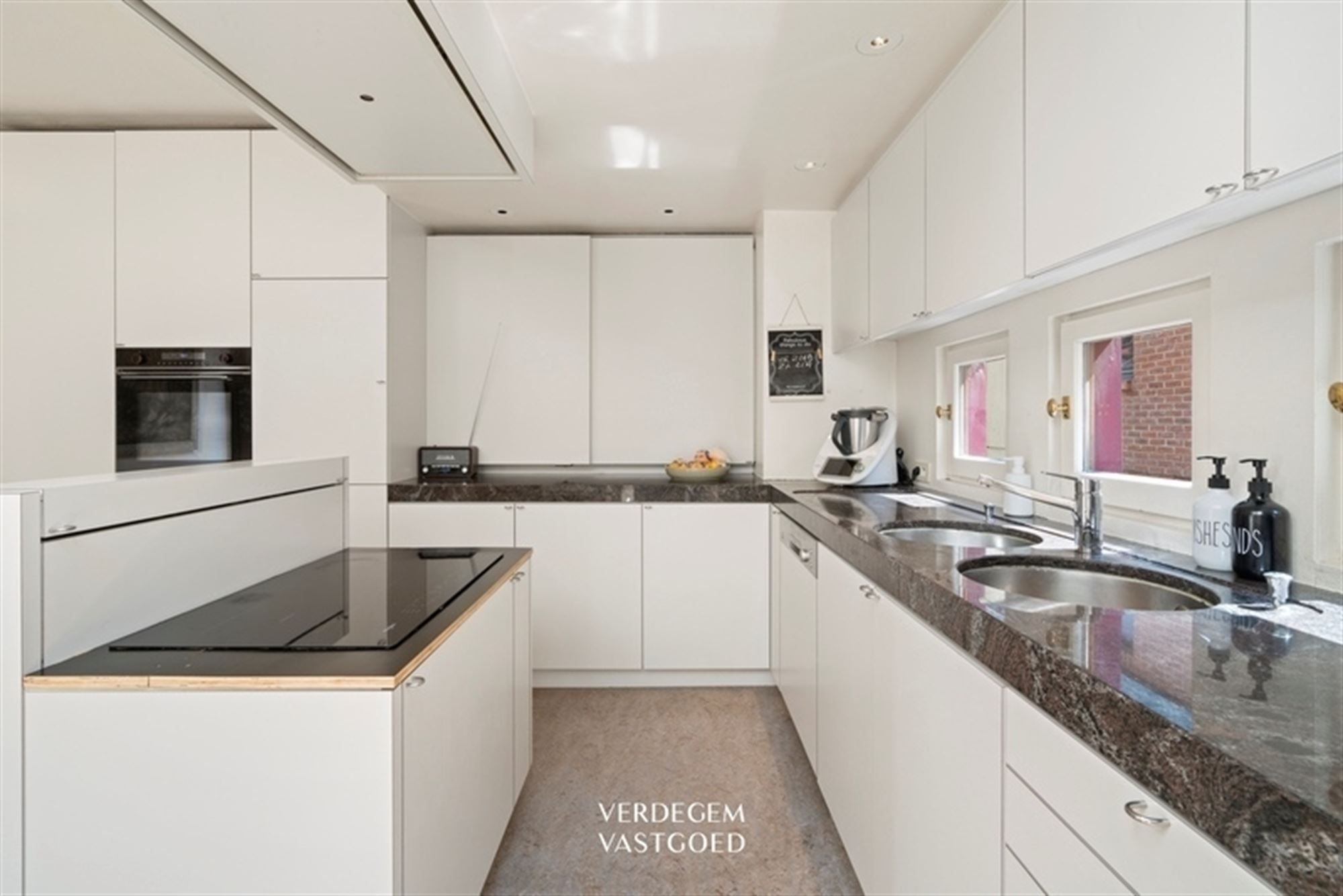 Prachtig historisch pand met handelsruimte en woonst in Patershol foto 7