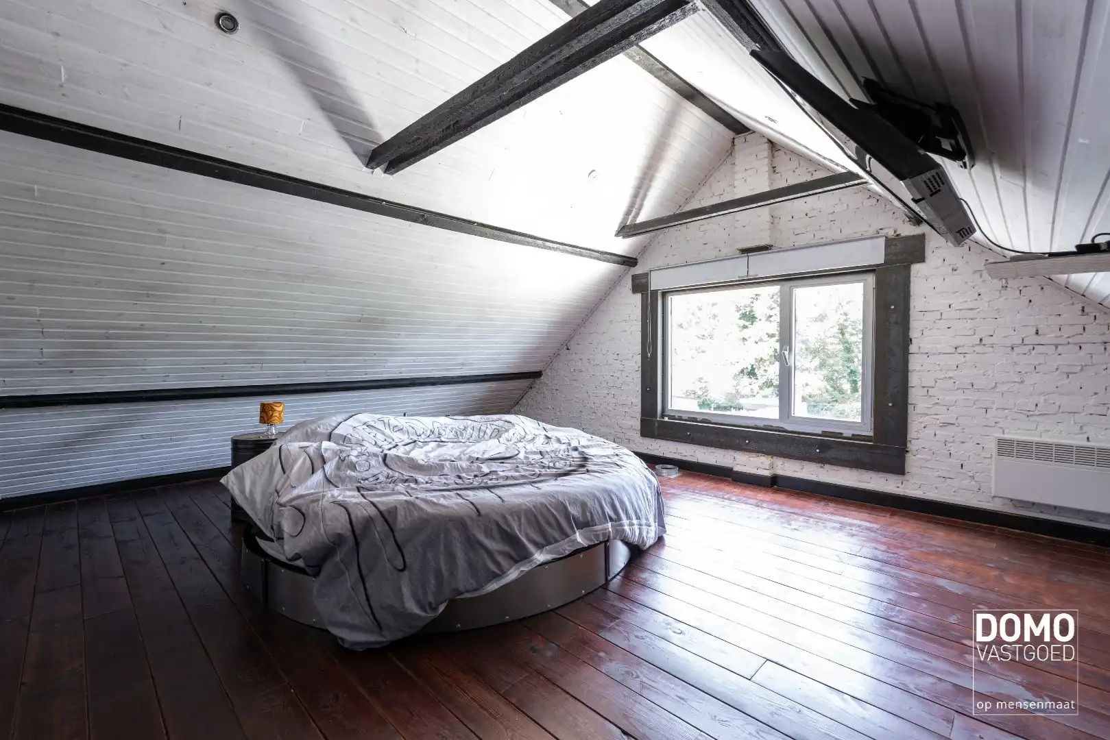UNIEKE EIGENDOM MET WONING, 2 APPARTEMENTEN EN MAGAZIJNEN OP 13A88CA foto 9