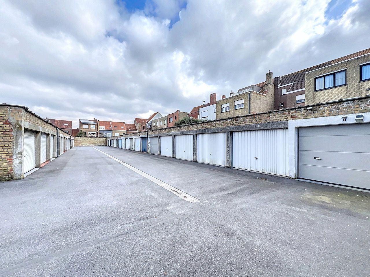 Ruime gesloten garagebox, Rodenbachstraat. foto 5