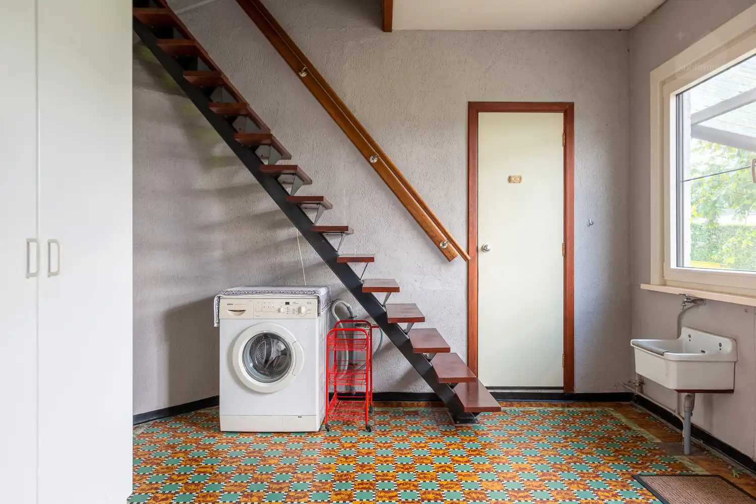 Charmante woning met 6 slaapkamers, garage en gezellige tuin op 695 m² foto 19
