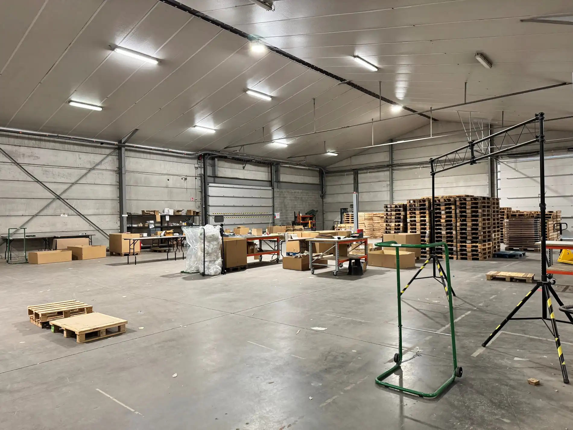 Loods met burelen te huur te Koekelare  foto 11