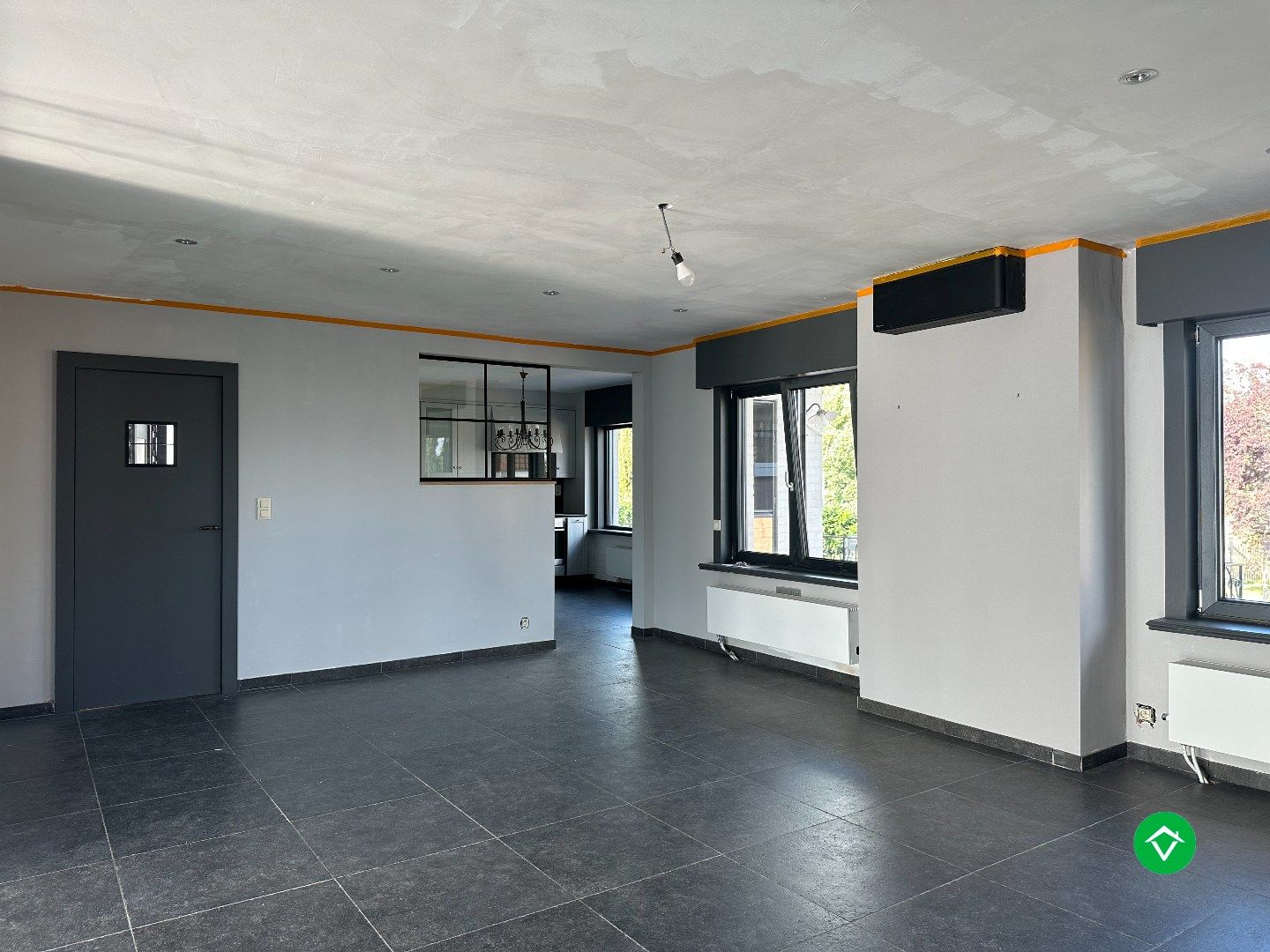 Alleenstaande, unieke woning met vier slaapkamers op een goede ligging te Torhout foto 5
