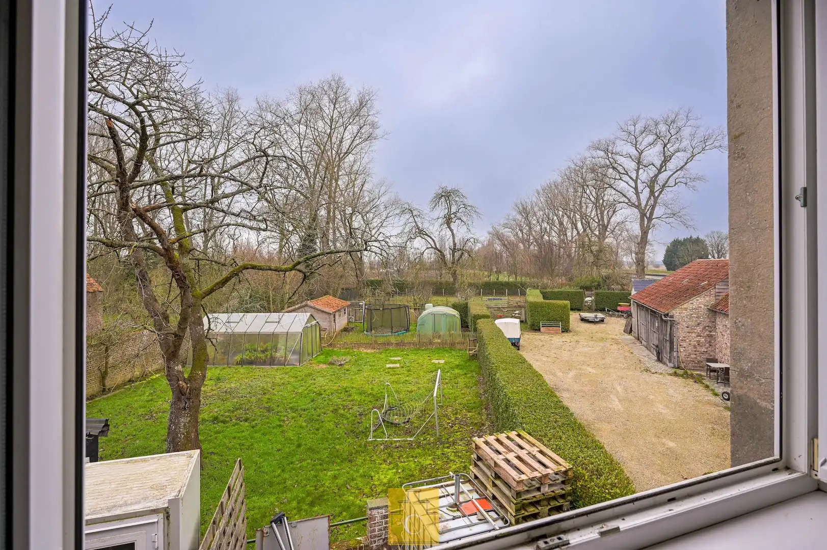 Uniek geheel van TWEE WONINGEN met bijgebouw, idyllisch gelegen aan de vaart foto 15