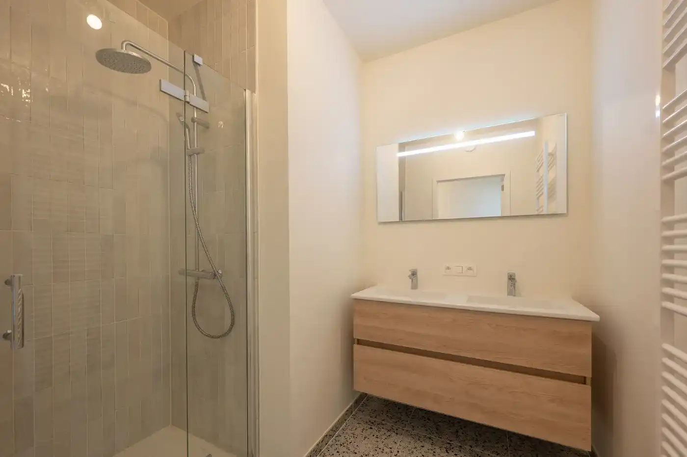 Appartement op de 5e verdieping met een prachtig open uitzicht en een gunstige west-oriëntatie foto 10