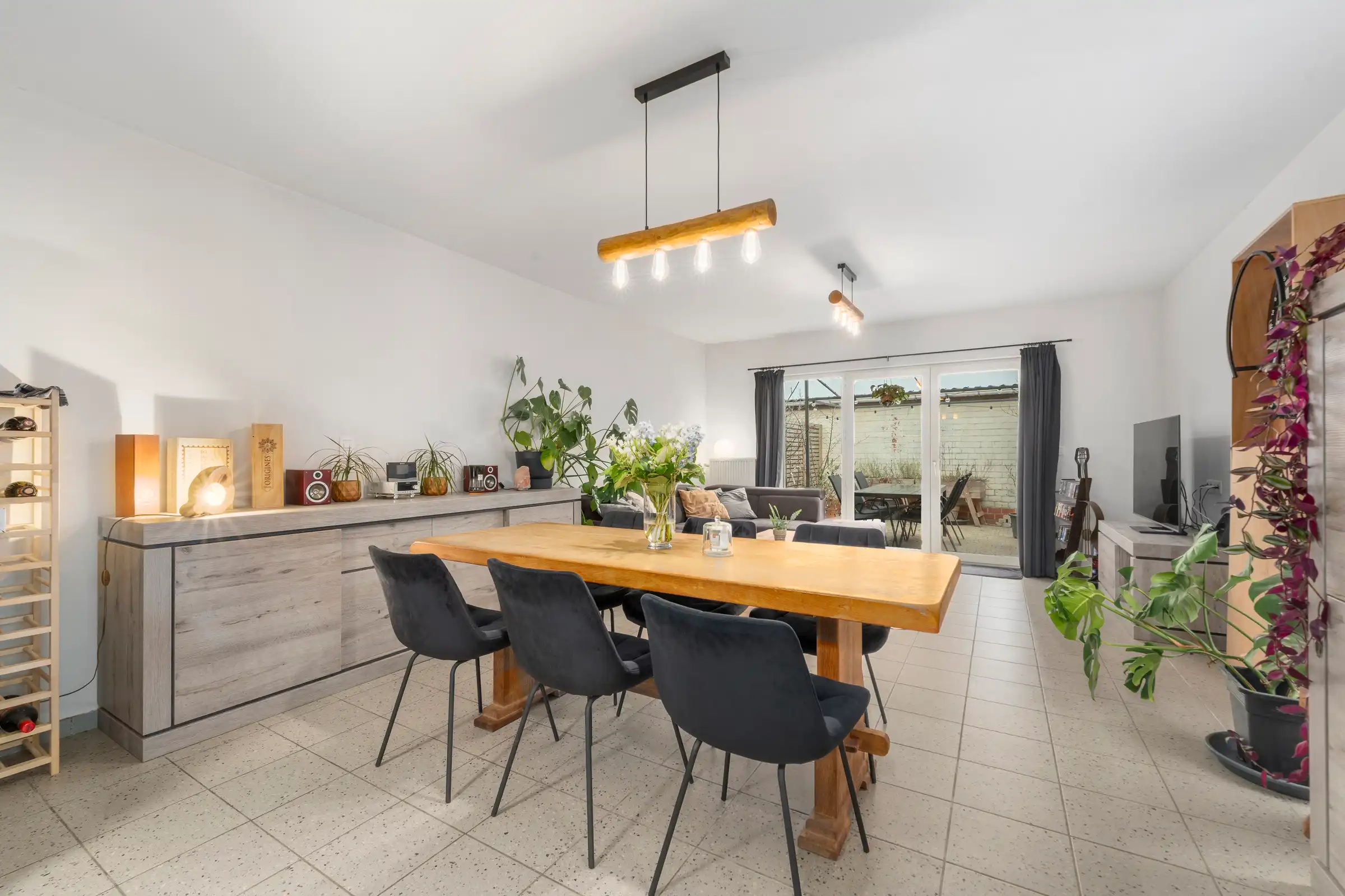 Ruim 1slaapkamerappartement met garage foto {{pictureIndex}}