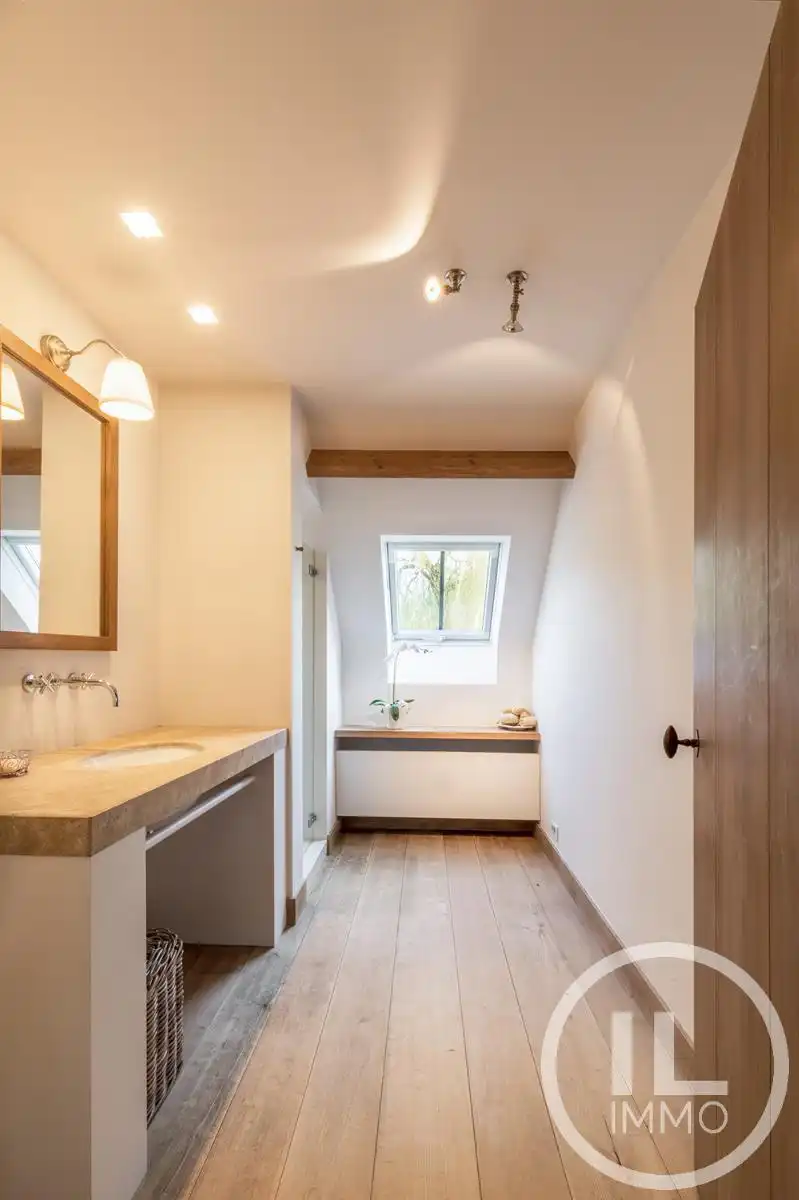 Schitterend domein van 7,7 ha met prachtige villa, zwembad, guesthouse, ruime schuur en uitgebreide paardenfaciliteiten. foto 24