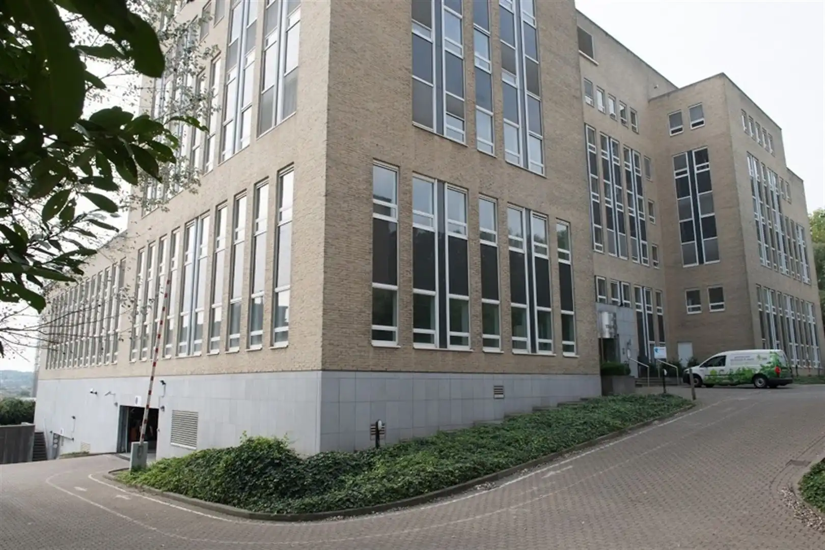 TRIOMF/ TRIOMPHE 173 - 174: twee gebouwen foto 6