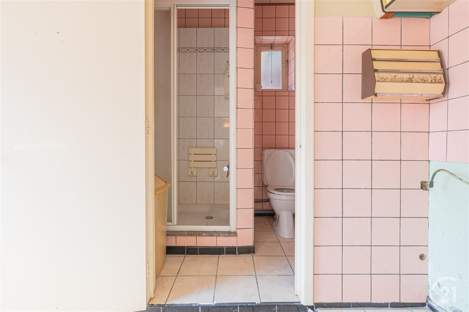 3 gevelwoning met loods (248m2) en garage foto 18